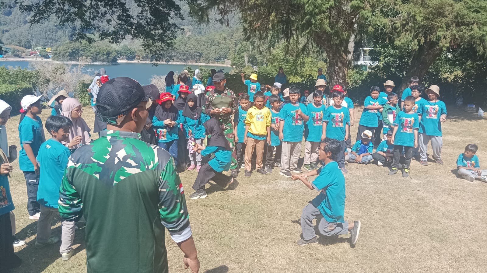 Tantangan Belut Hidup hingga Perahu Karet, Siswa Baratajaya Berani Keluar dari Zona Nyaman