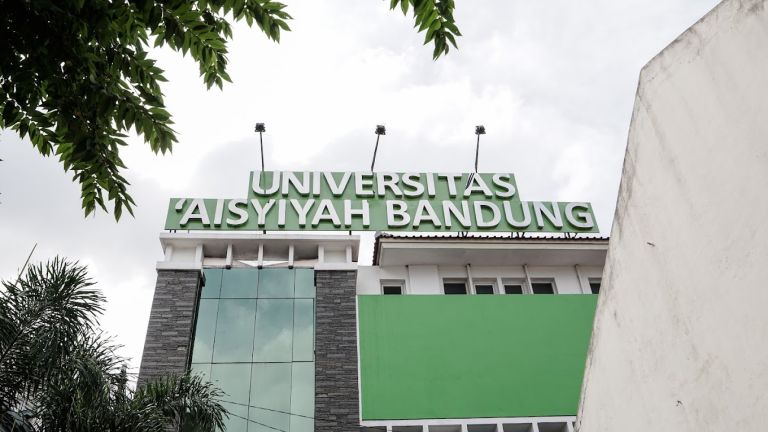 Sambut Mahasiswa Baru UNISA Bandung, Salmah Orbayinah Tekankan Pentingnya Karakter dan Kepedulian