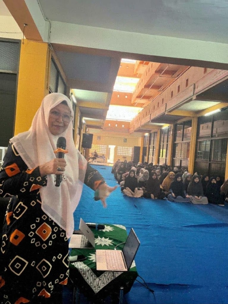 SWSC Unismuh Ajak Mahasiswa Pesmadina Pilah Sampah dan Menabung